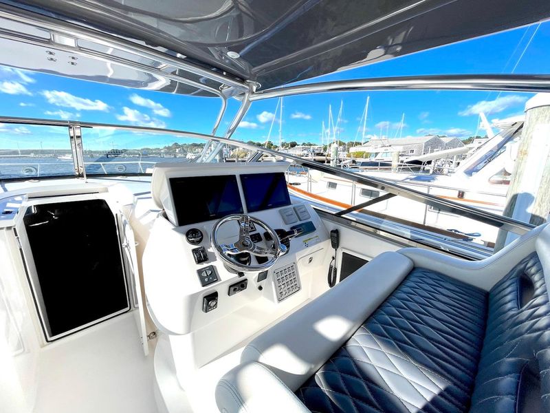 2017 Intrepid 430 Sport Yacht