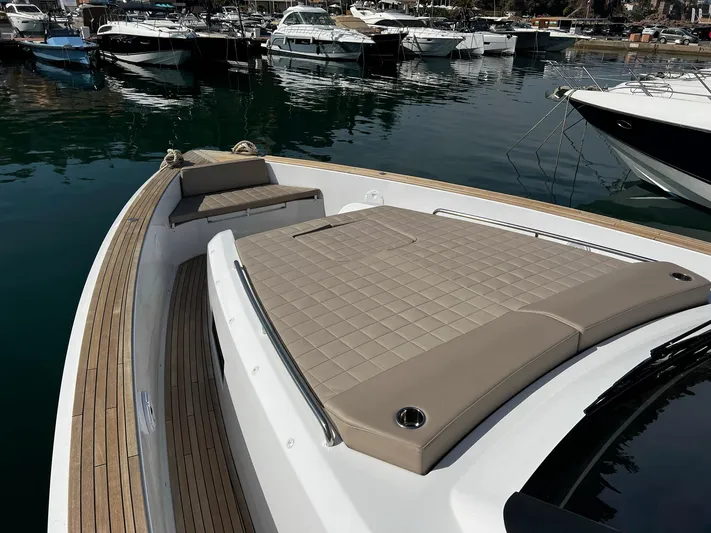  Yacht Photos Pics Luxurious sun deck of Pardo Yachts 50, 2023 in harbor.