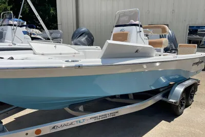 NauticStar 214 Bay