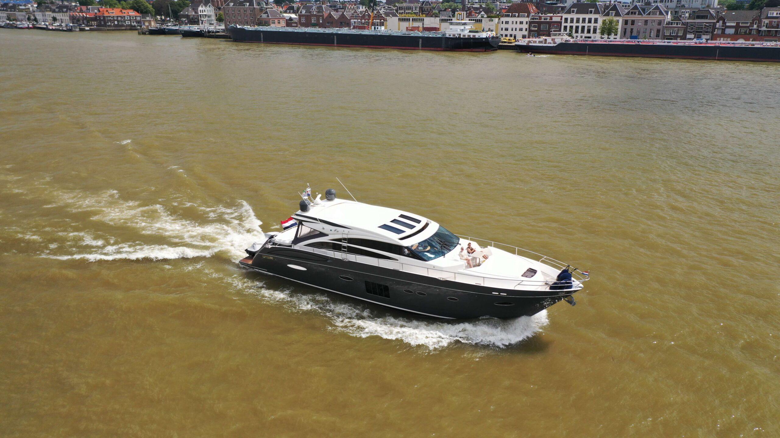 2012 Princess V72