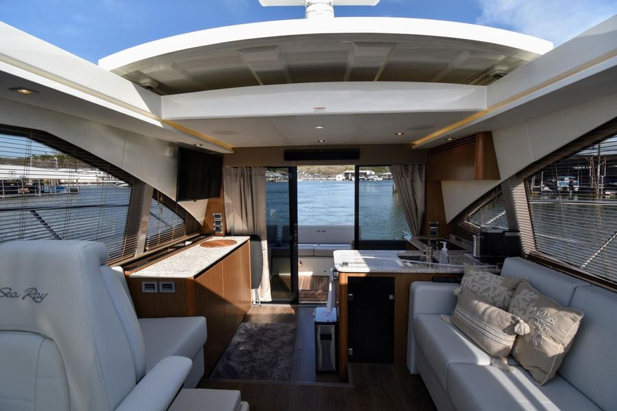 2017 Sea Ray 460 Sundancer