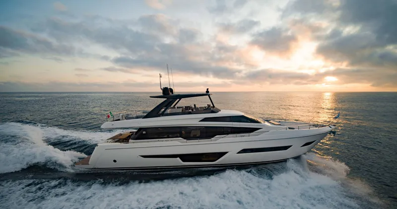 Alveare Yacht Photos Pics 