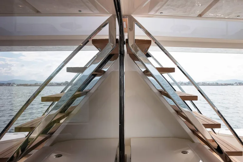 Alveare Yacht Photos Pics 