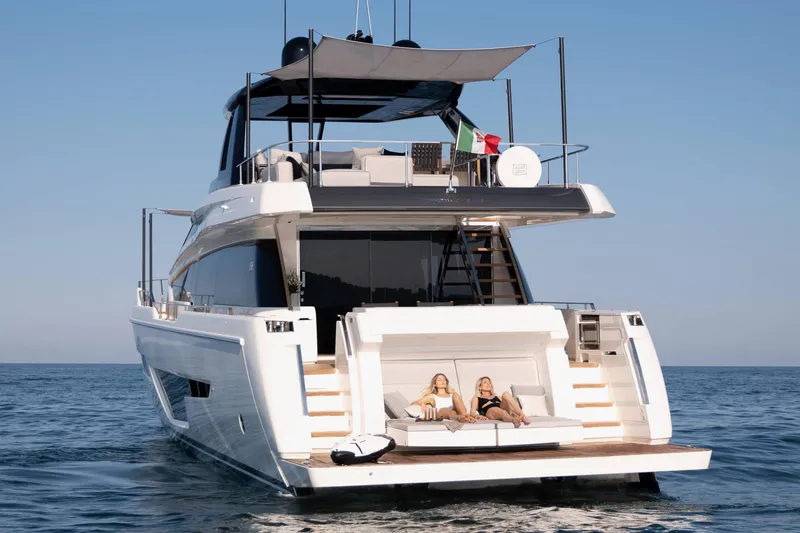 Alveare Yacht Photos Pics 