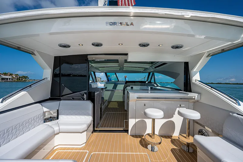 Legacy Yacht Photos Pics 2022 Formula 500 Super Sport Crossover yacht interior with seating and bar stools.