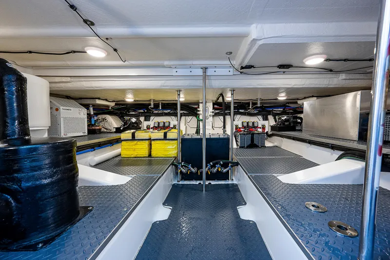 Legacy Yacht Photos Pics 