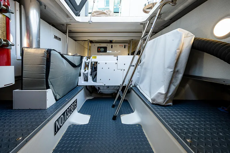 Legacy Yacht Photos Pics 