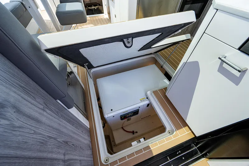 Legacy Yacht Photos Pics 