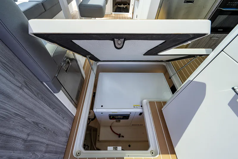 Legacy Yacht Photos Pics 