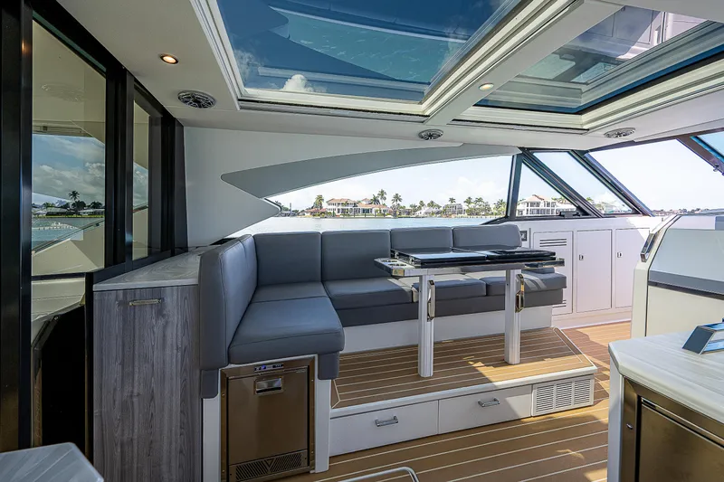 Legacy Yacht Photos Pics 