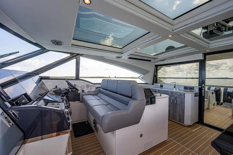 Legacy Yacht Photos Pics 