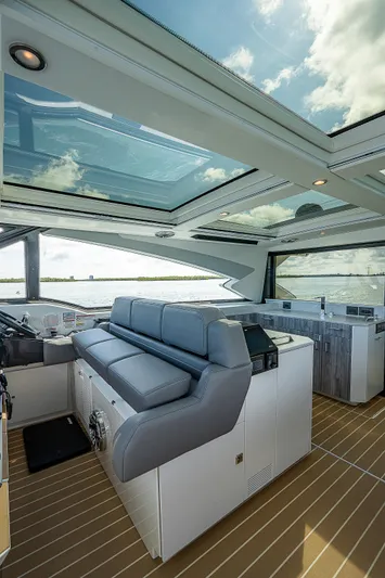 Legacy Yacht Photos Pics 