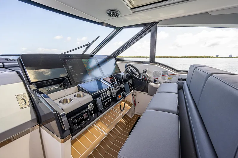 Legacy Yacht Photos Pics 