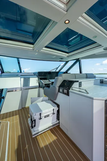 Legacy Yacht Photos Pics 