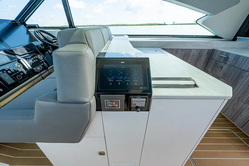 Legacy Yacht Photos Pics 