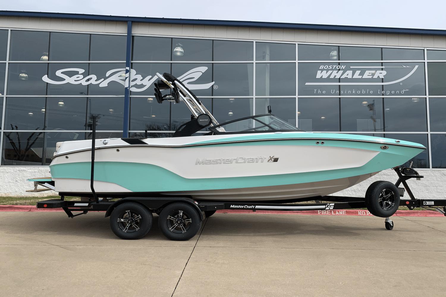 2023 MasterCraft XT22