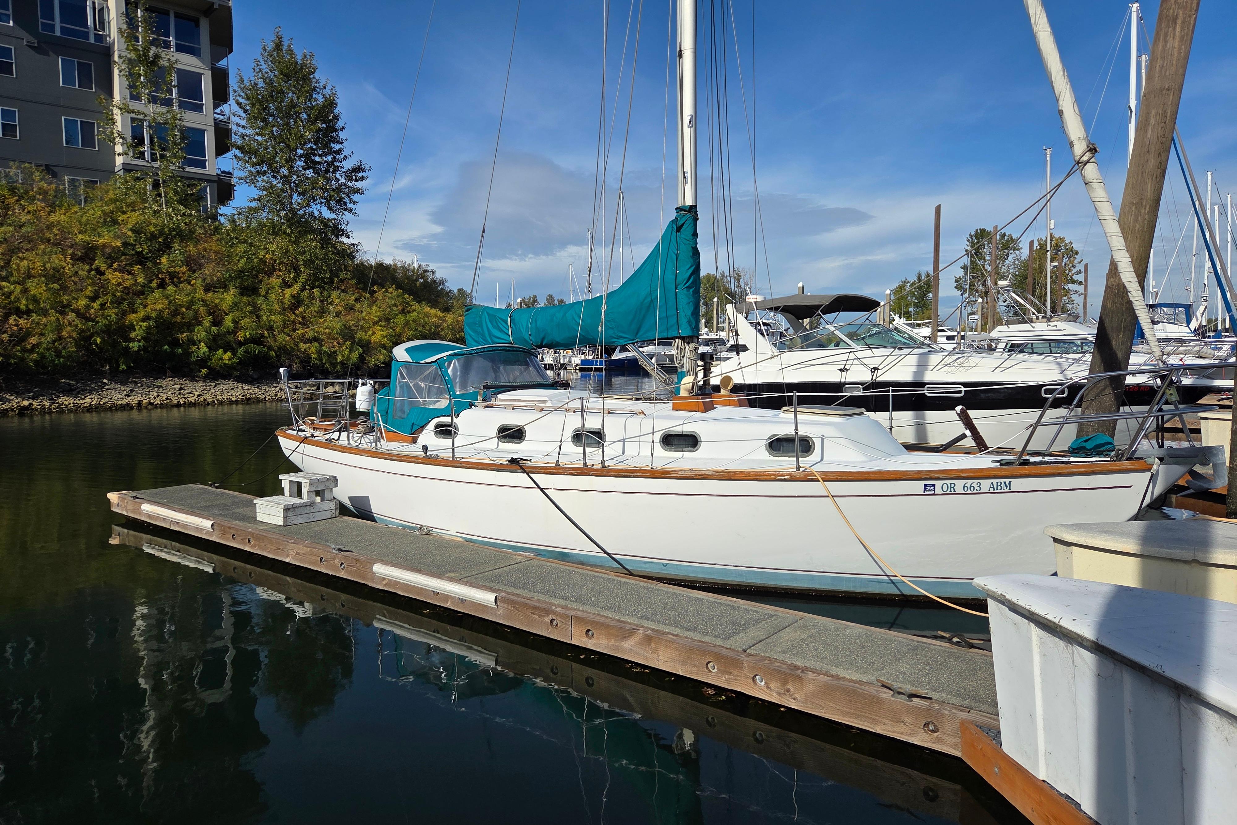 Cape Dory 33