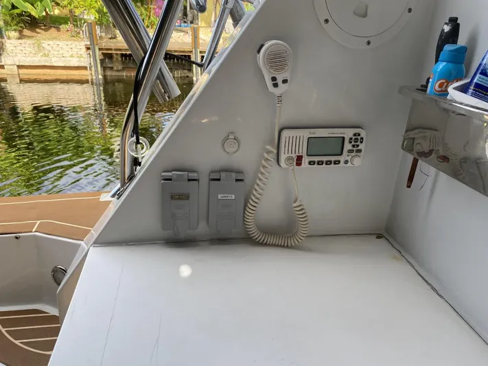 The Jolly Rogers Yacht Photos Pics 1987 Hi-Star Sportfish boat interior with communication equipment and water view.