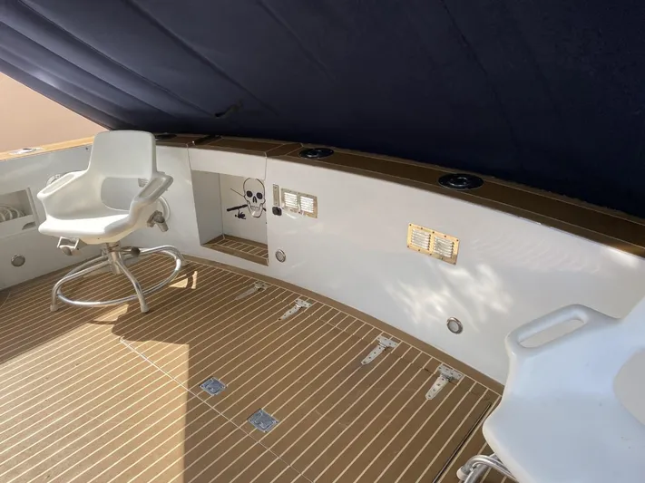 The Jolly Rogers Yacht Photos Pics 1987 Hi-Star Sportfish boat deck with seating and storage compartments.