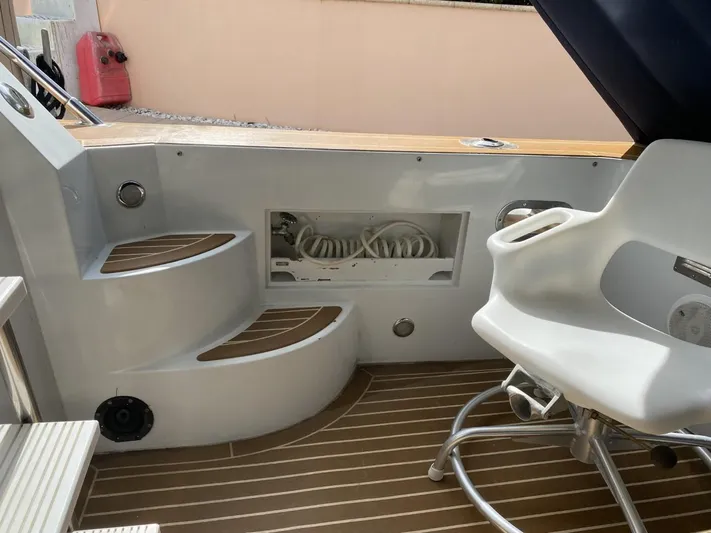 The Jolly Rogers Yacht Photos Pics 1987 Hi-Star Sportfish boat interior with seating and storage compartments.