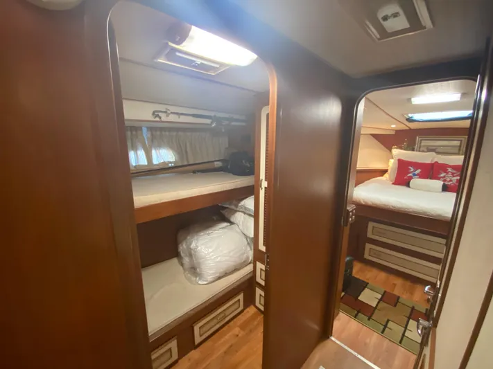 The Jolly Rogers Yacht Photos Pics 1987 Hi-Star Sportfish yacht interior with bunk beds and master bedroom.