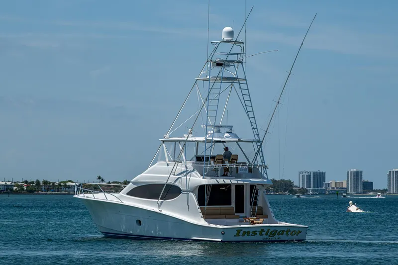New Paint- 100hrs Yacht Photos Pics 2006 Hatteras 68 Convertible yacht on water, with city skyline in background.