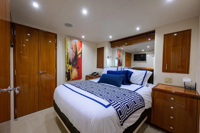Sapphire Yacht Photos Pics Luxurious bedroom interior on 2009 Hatteras Enclosed Bridge yacht with modern decor.