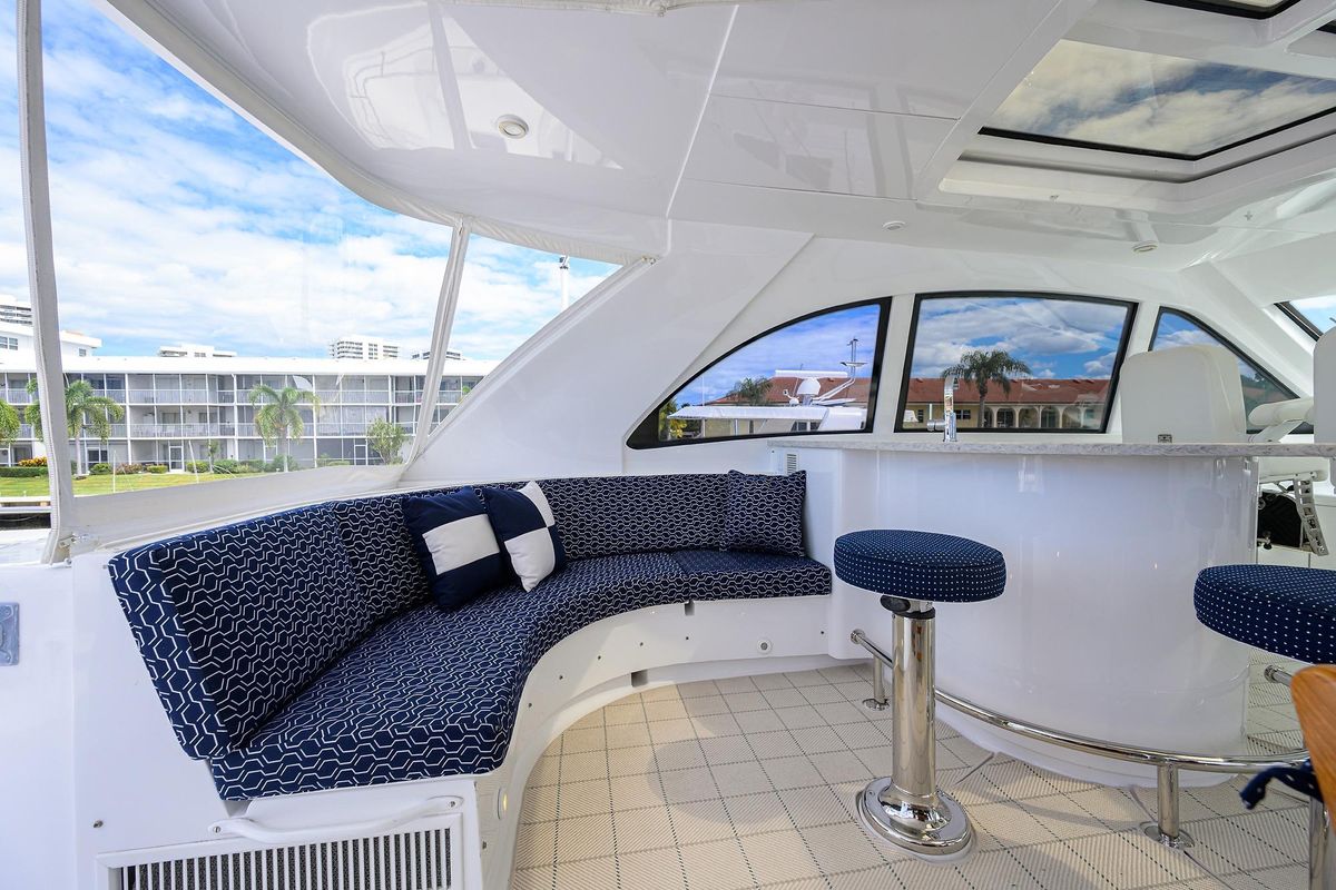 2009 Hatteras 72 