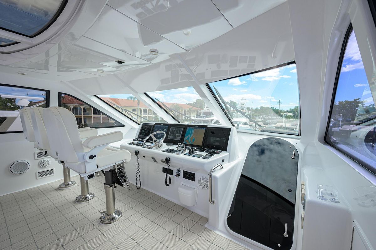 2009 Hatteras 72 