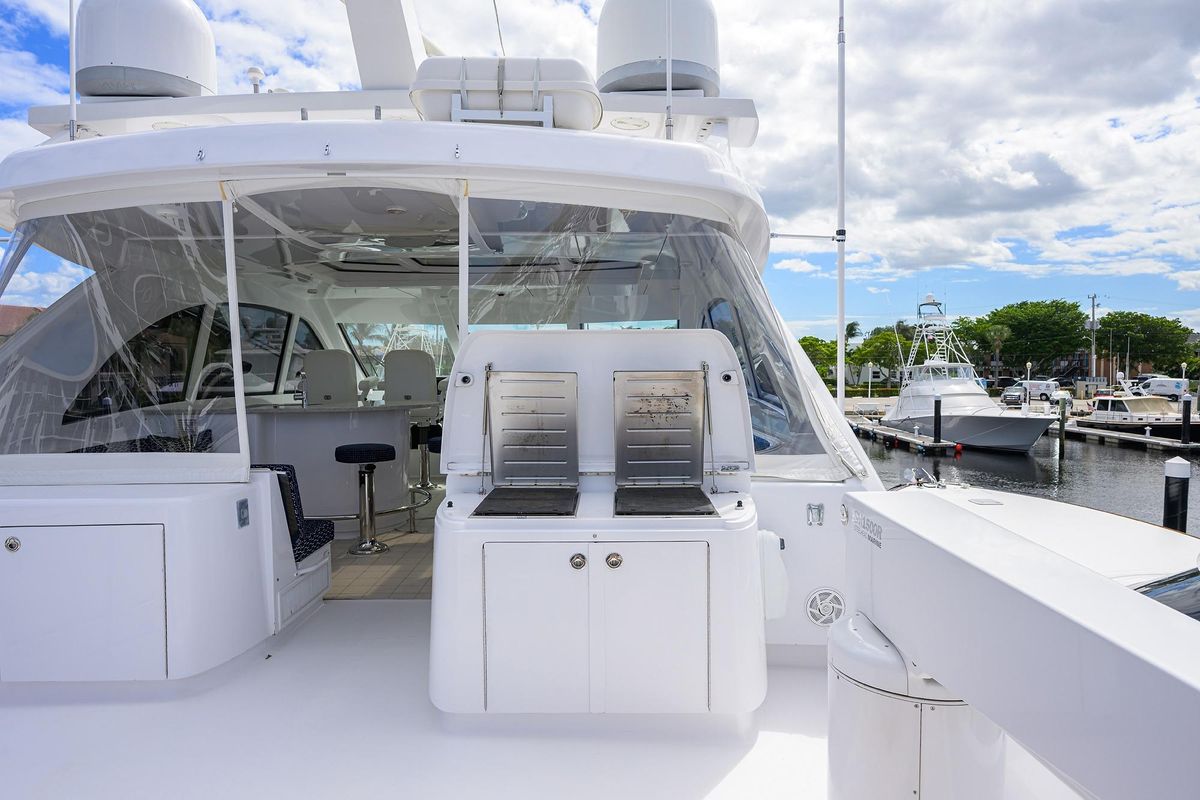 2009 Hatteras 72 