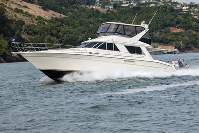 Sea Ray 550 Sedan Bridge