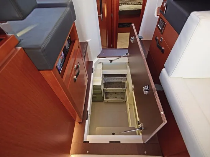 Born To Run Yacht Photos Pics 