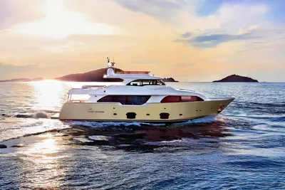 2013 Custom Line Navetta 26