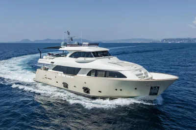 2013 Custom Line Navetta 26