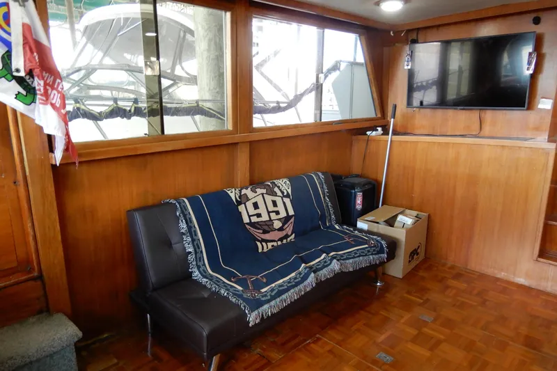  Yacht Photos Pics 1989 Jefferson 46 Sundeck interior with sofa, TV, and nautical decor.