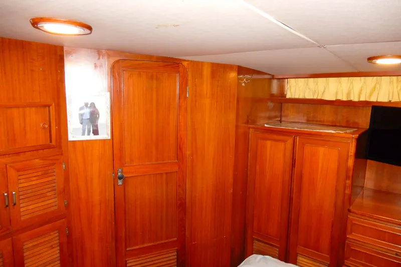  Yacht Photos Pics 1989 Jefferson 46 Sundeck interior with wooden cabinetry and cozy lighting.