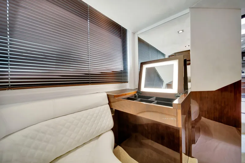 Infinity Yacht Photos Pics 