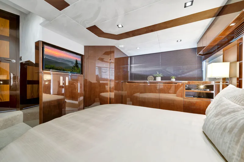 Infinity Yacht Photos Pics 