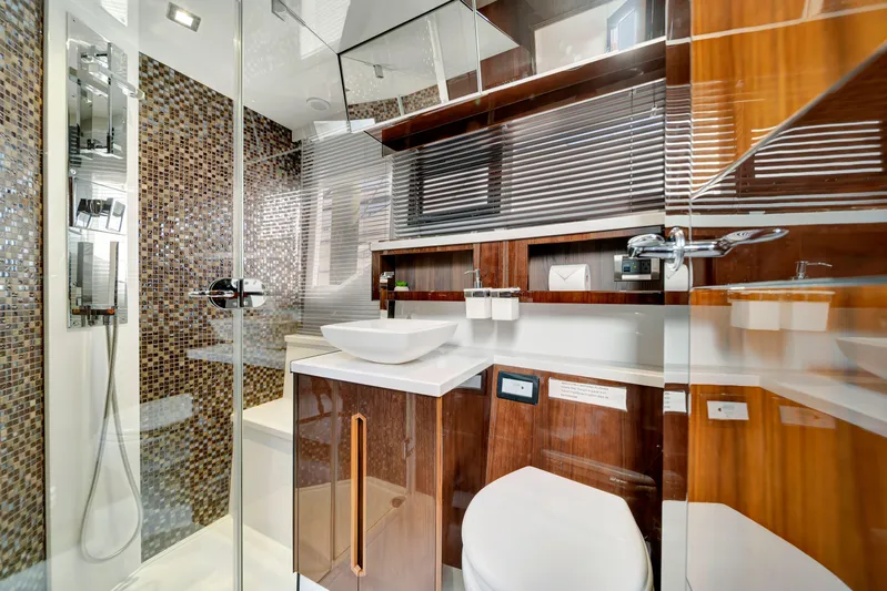 Infinity Yacht Photos Pics 