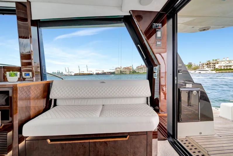 Infinity Yacht Photos Pics 