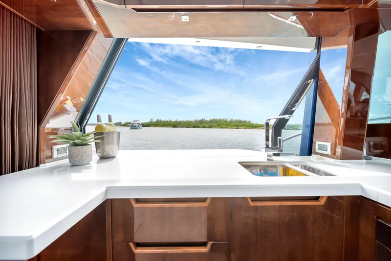 Infinity Yacht Photos Pics 