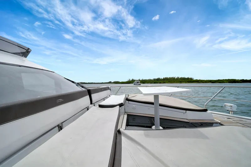 Infinity Yacht Photos Pics 