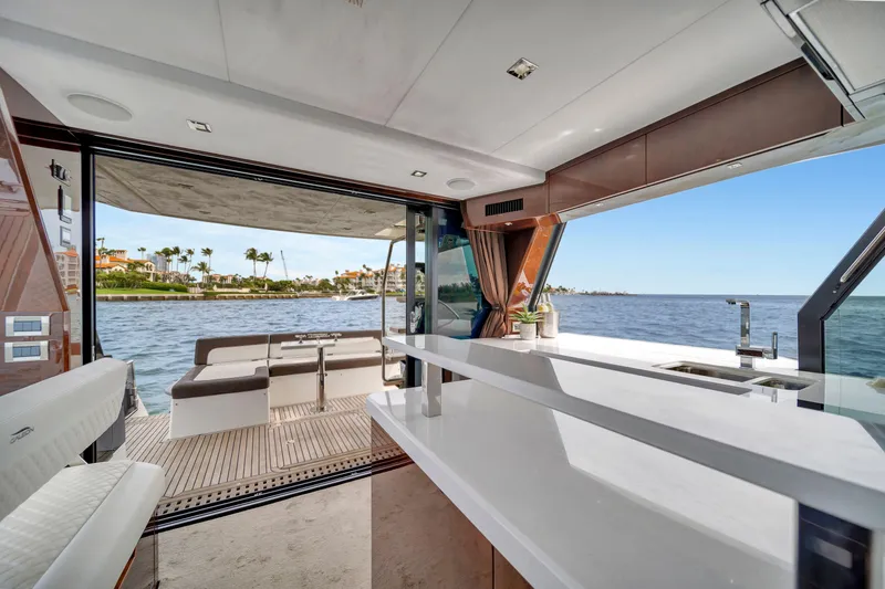 Infinity Yacht Photos Pics 