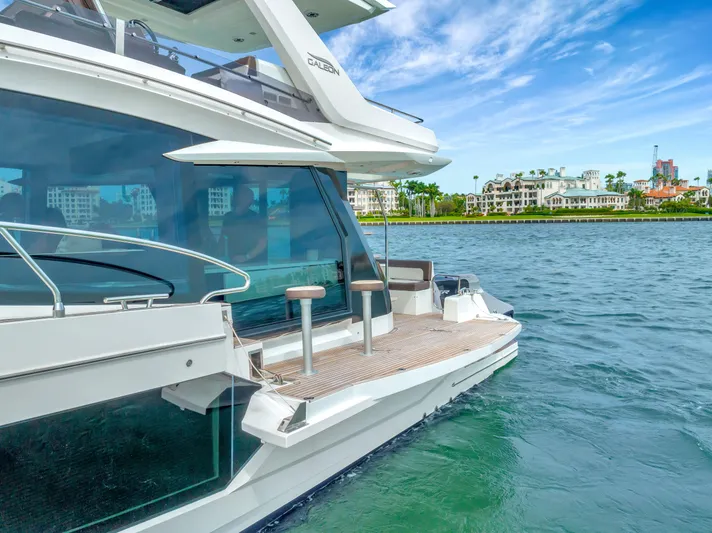 Infinity Yacht Photos Pics 