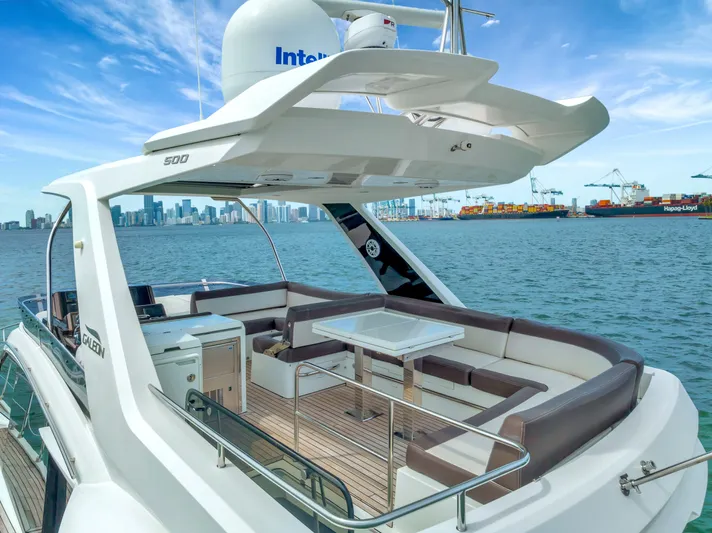 Infinity Yacht Photos Pics 