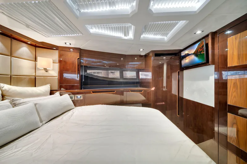 Infinity Yacht Photos Pics 
