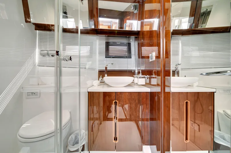 Infinity Yacht Photos Pics 