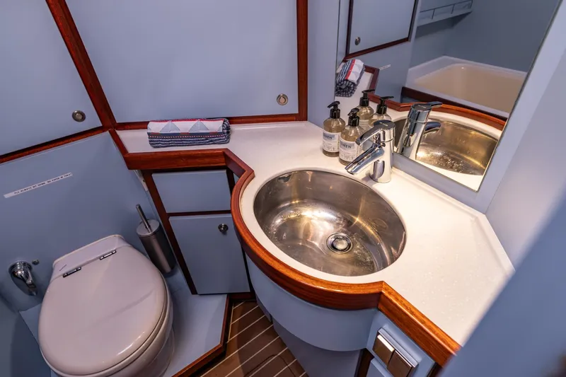 Red Rooster Yacht Photos Pics Luxurious bathroom in 2008 Van De Stadt Stadtship 70 yacht with modern fixtures.