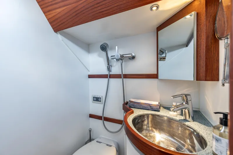 Red Rooster Yacht Photos Pics Luxurious bathroom in 2008 Van De Stadt Stadtship 70 yacht with modern fixtures.
