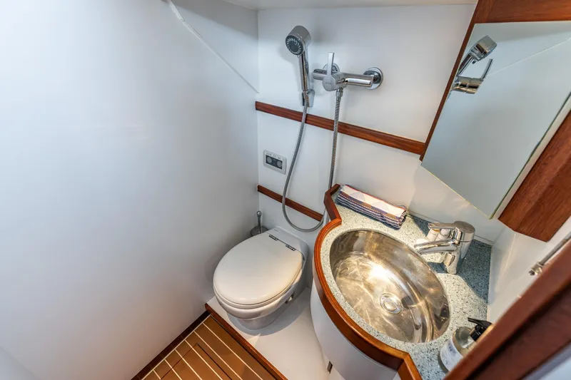 Red Rooster Yacht Photos Pics Luxurious bathroom in 2008 Van De Stadt Stadtship 70 yacht with modern fixtures.